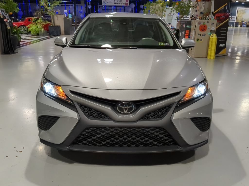 Used 2019 Toyota Camry SE FWD image 3