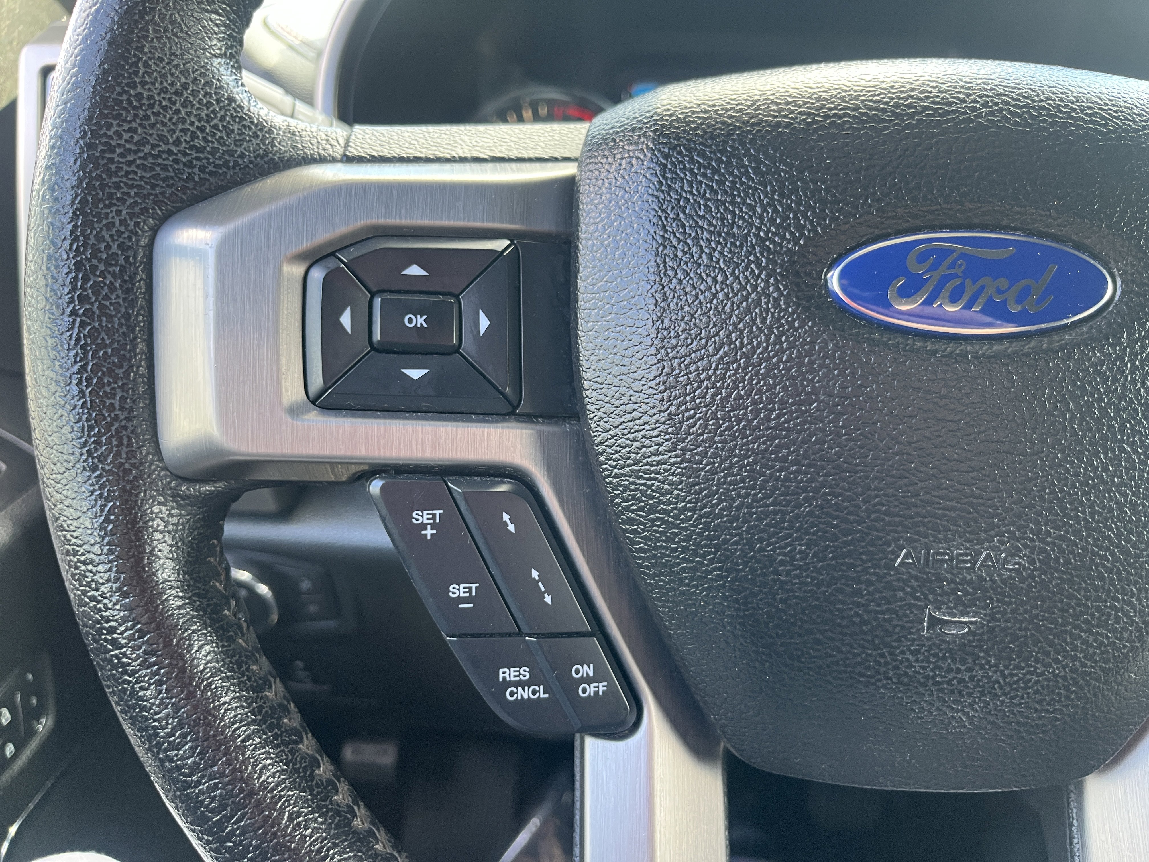 Used 2015 Ford F150 Platinum w/ Equipment Group 701A Luxury AWD/4WD image 19