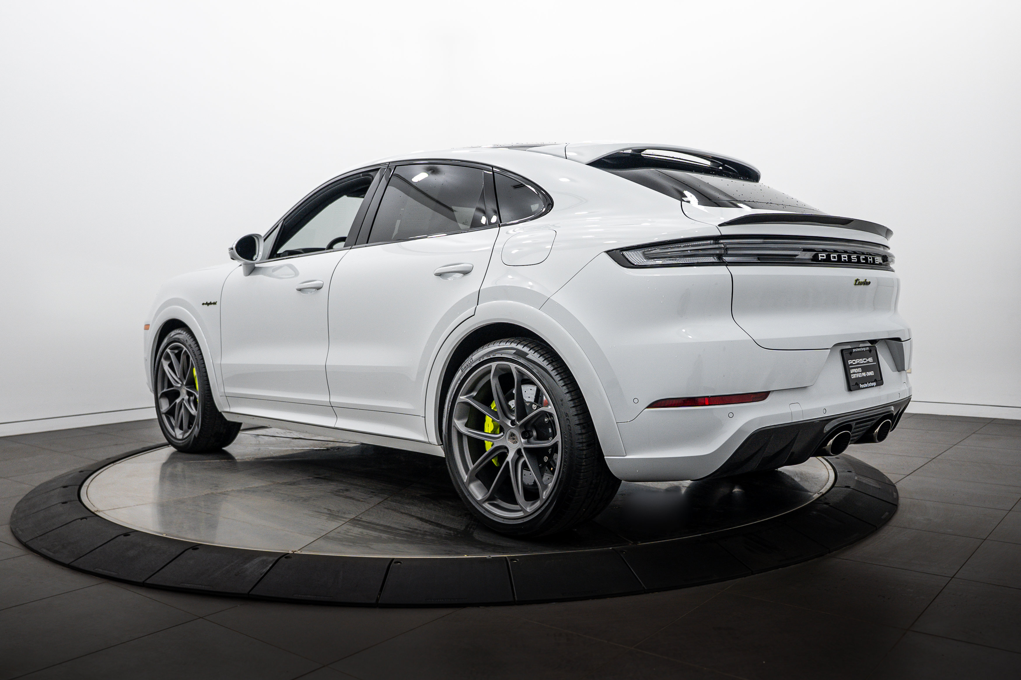 Certified 2025 Porsche Cayenne Turbo AWD/4WD image 3