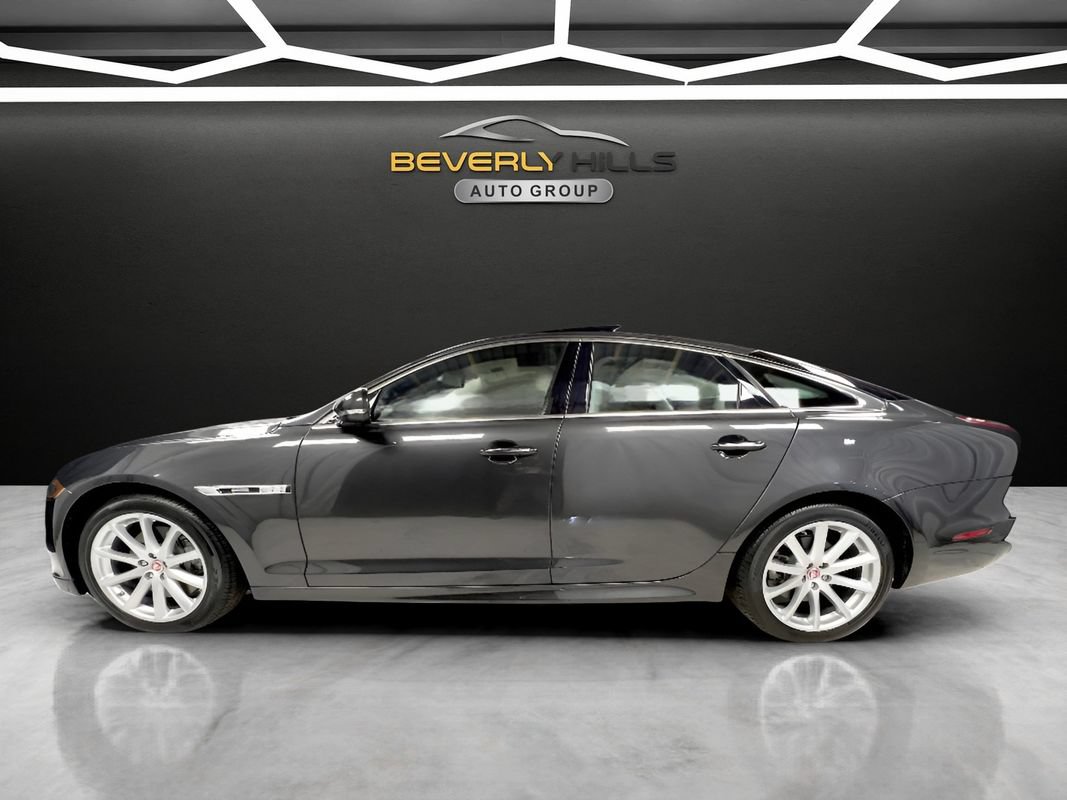 Used 2016 Jaguar XJ R-Sport AWD/4WD image 2
