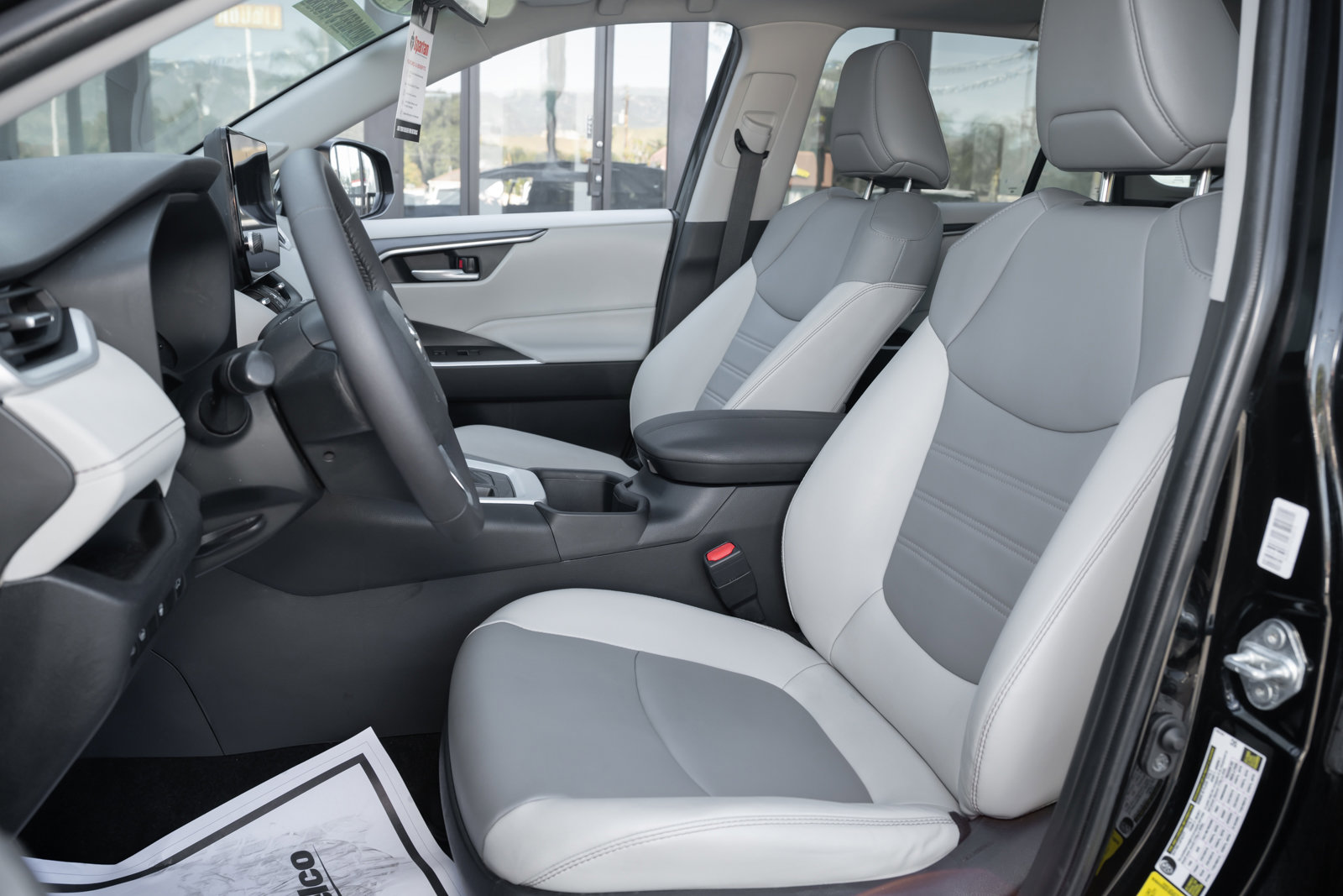 Used 2023 Toyota RAV4 XLE Premium image 18