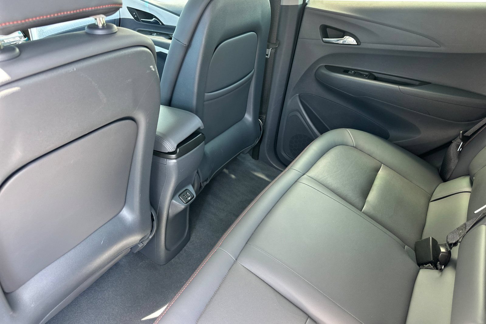 Used 2020 Chevrolet Bolt Premier w/ Infotainment Package FWD image 16
