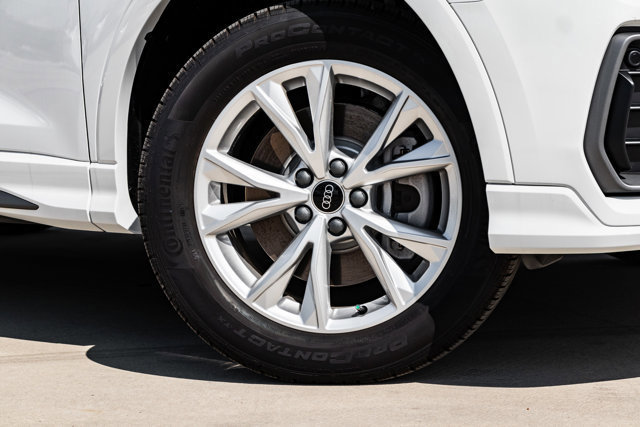 Used 2025 Audi Q3 2.0T Premium w/ Convenience Package image 3