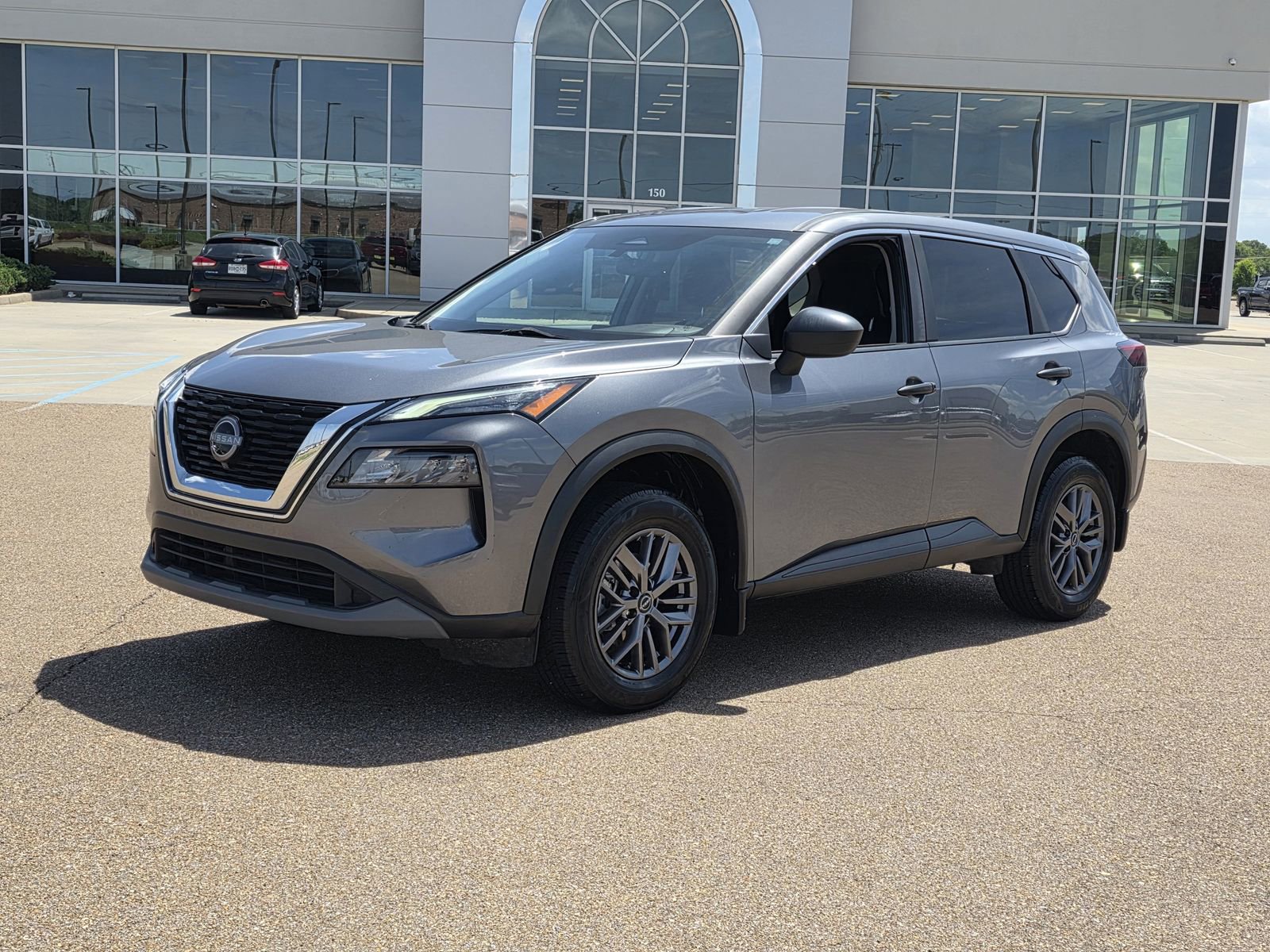 Used 2023 Nissan Rogue S AWD/4WD image 1