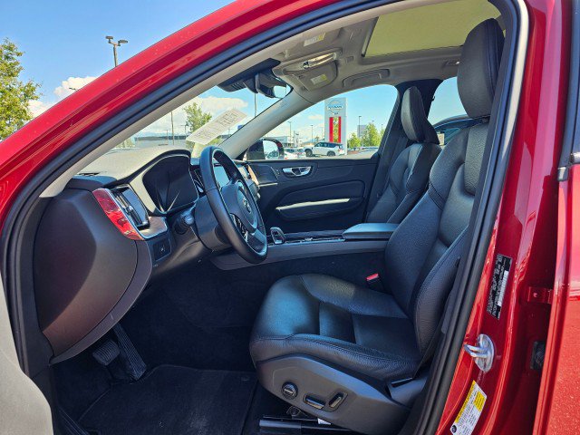 Used 2023 Volvo XC60 B5 Plus AWD/4WD image 28