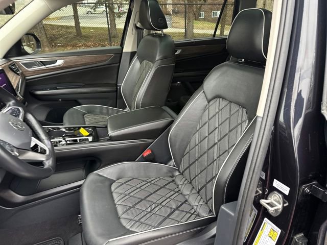 Used 2024 Volkswagen Atlas SEL Premium R-Line image 42