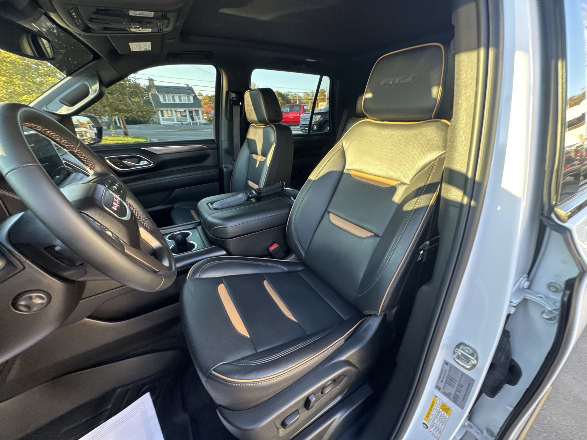 Used 2024 GMC Yukon AT4 w/ AT4 Premium Package AWD/4WD image 13