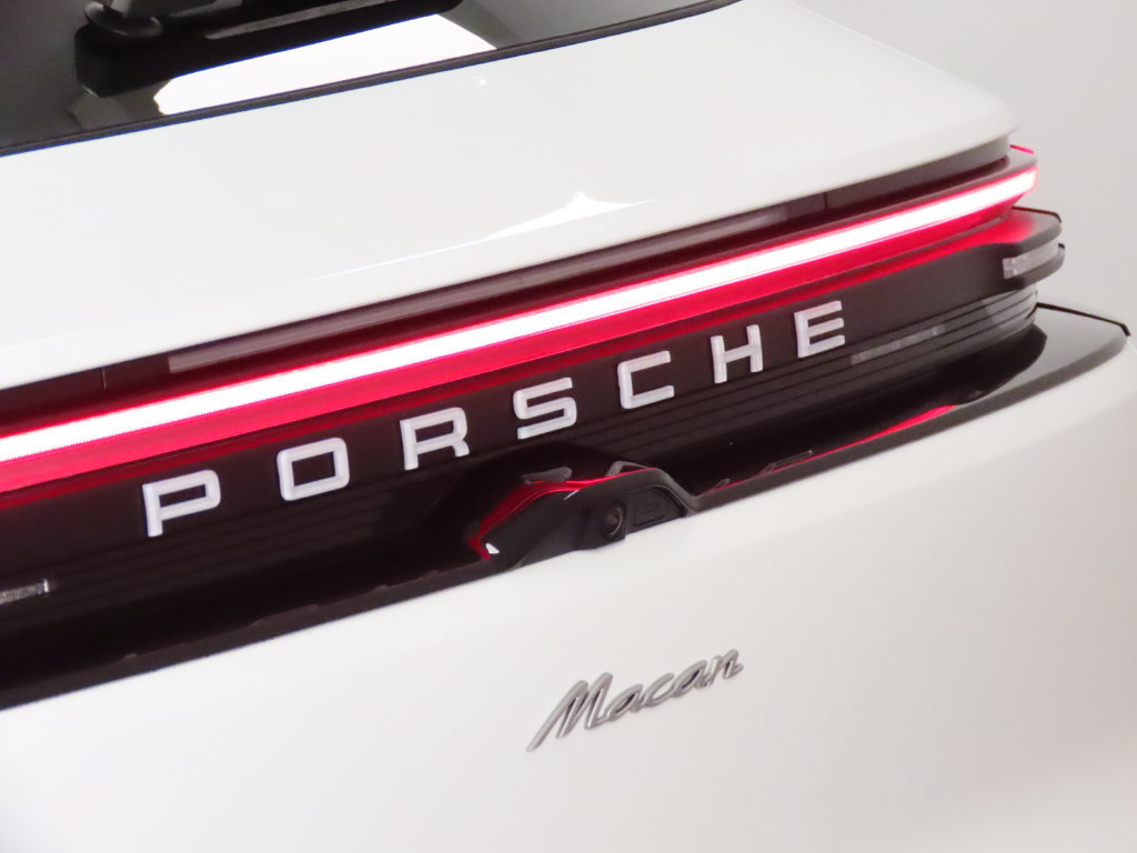 Certified 2025 Porsche Macan Electric w/ Premium Package RWD image 12