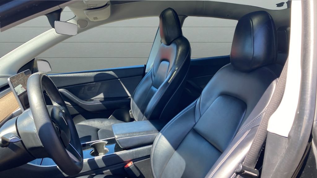 Used 2021 Tesla Model Y Long Range image 9