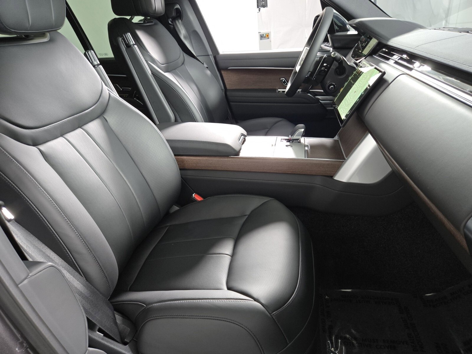 New 2025 Land Rover Range Rover SE image 3