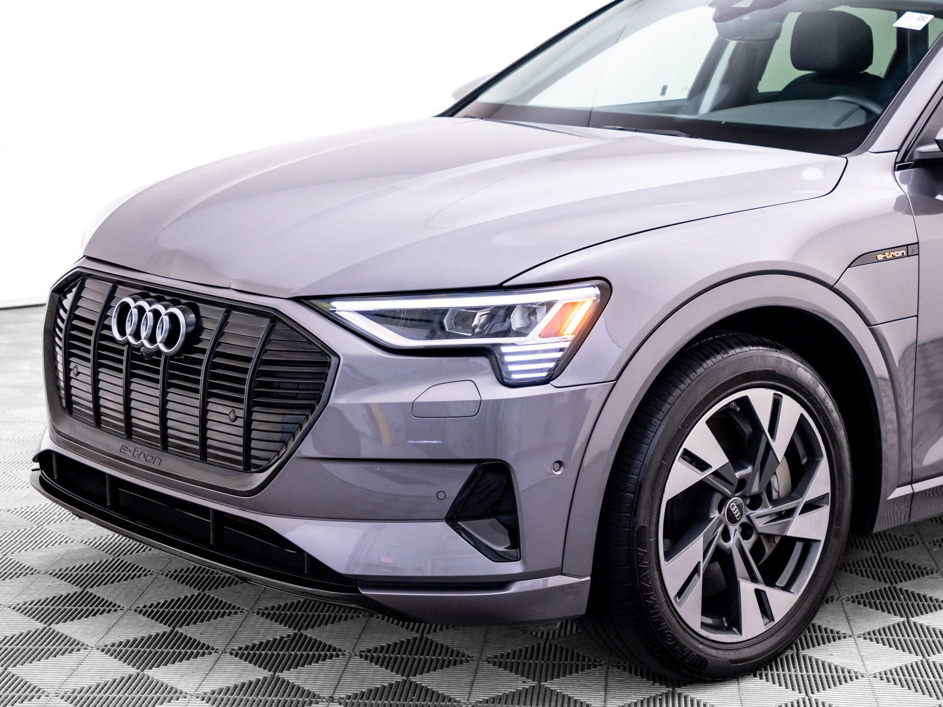 Used 2022 Audi e-tron Premium AWD/4WD image 37