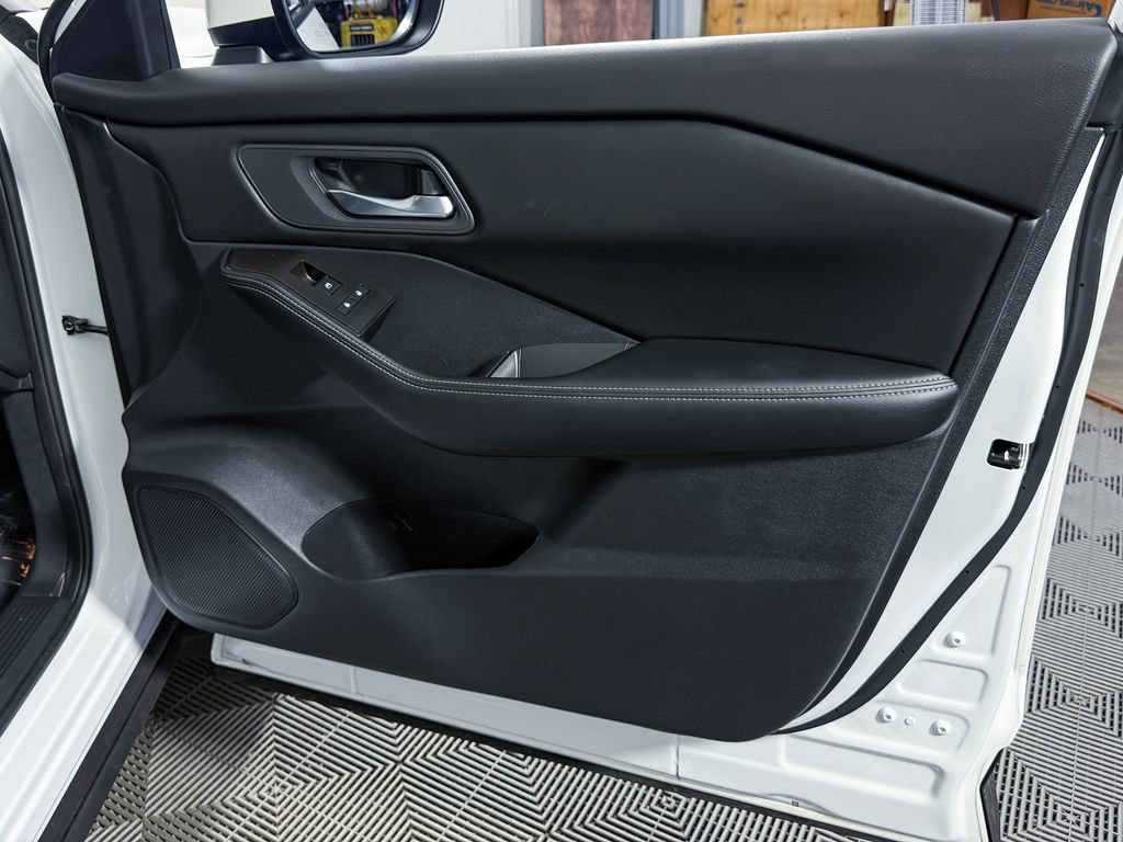 Certified 2026 Nissan Rogue SV AWD/4WD image 38