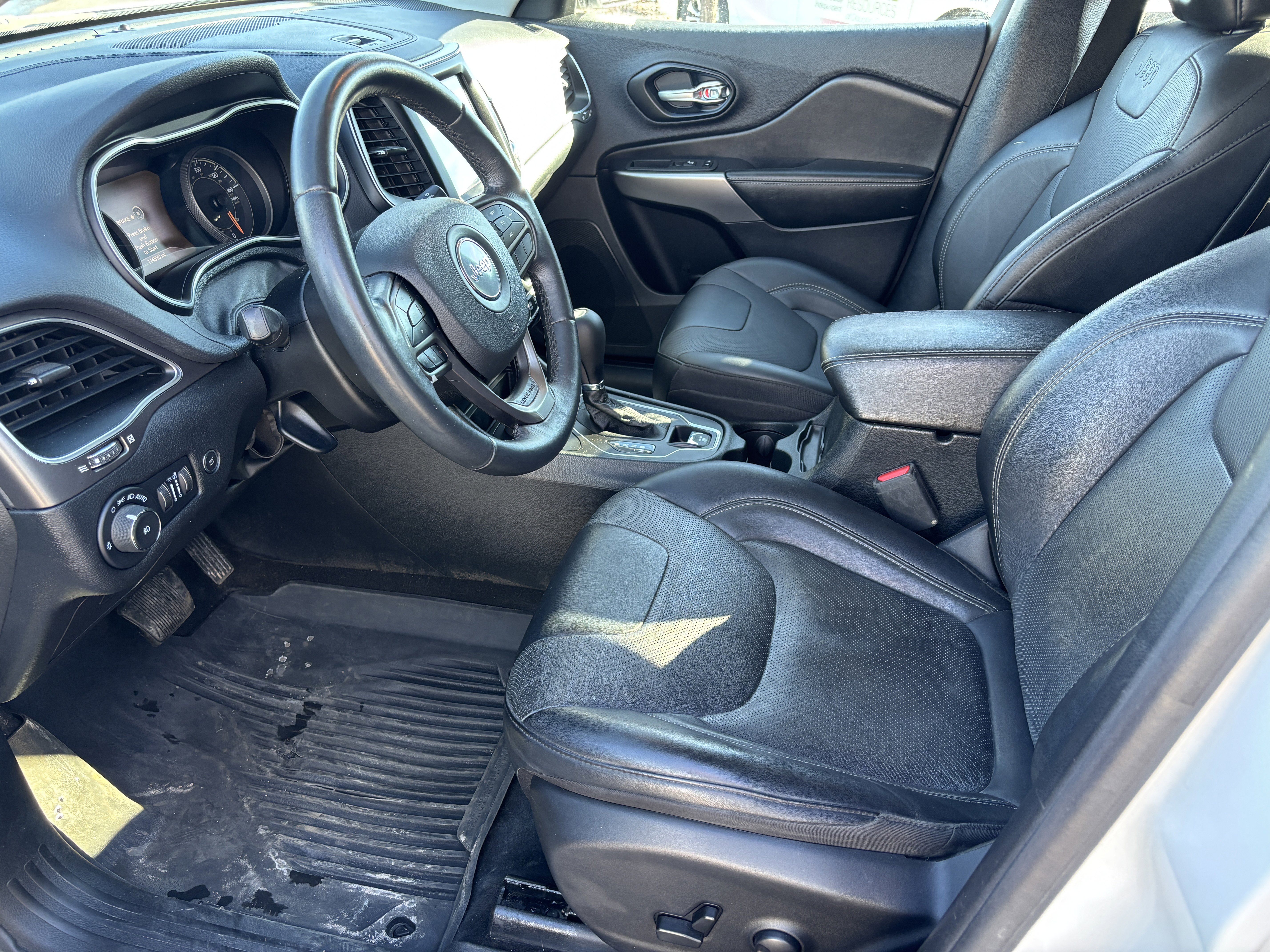 Used 2022 Jeep Cherokee Latitude Lux w/ Mopar Interior Package AWD/4WD image 9