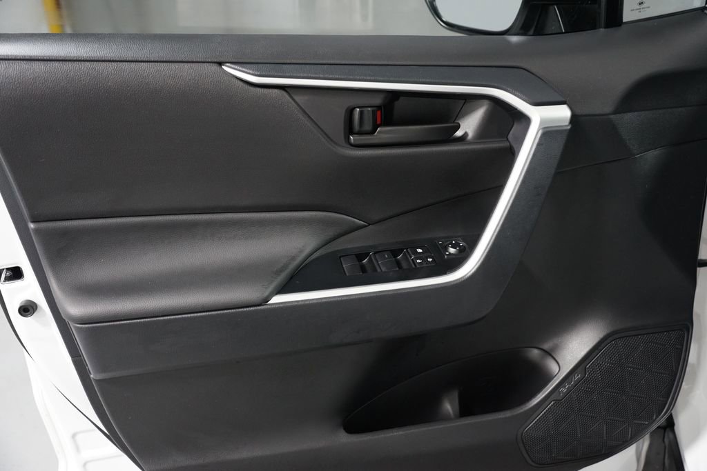 Certified 2025 Toyota RAV4 LE image 28