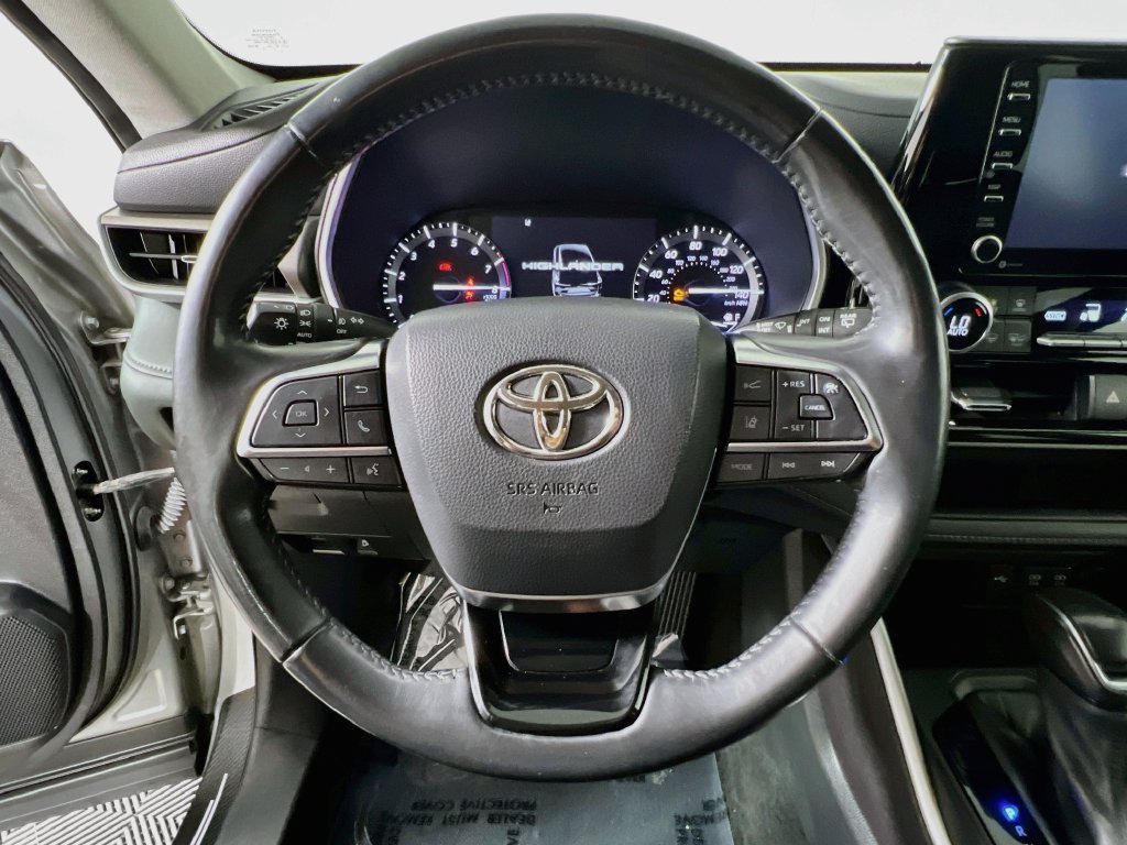 Used 2021 Toyota Highlander XLE FWD image 15