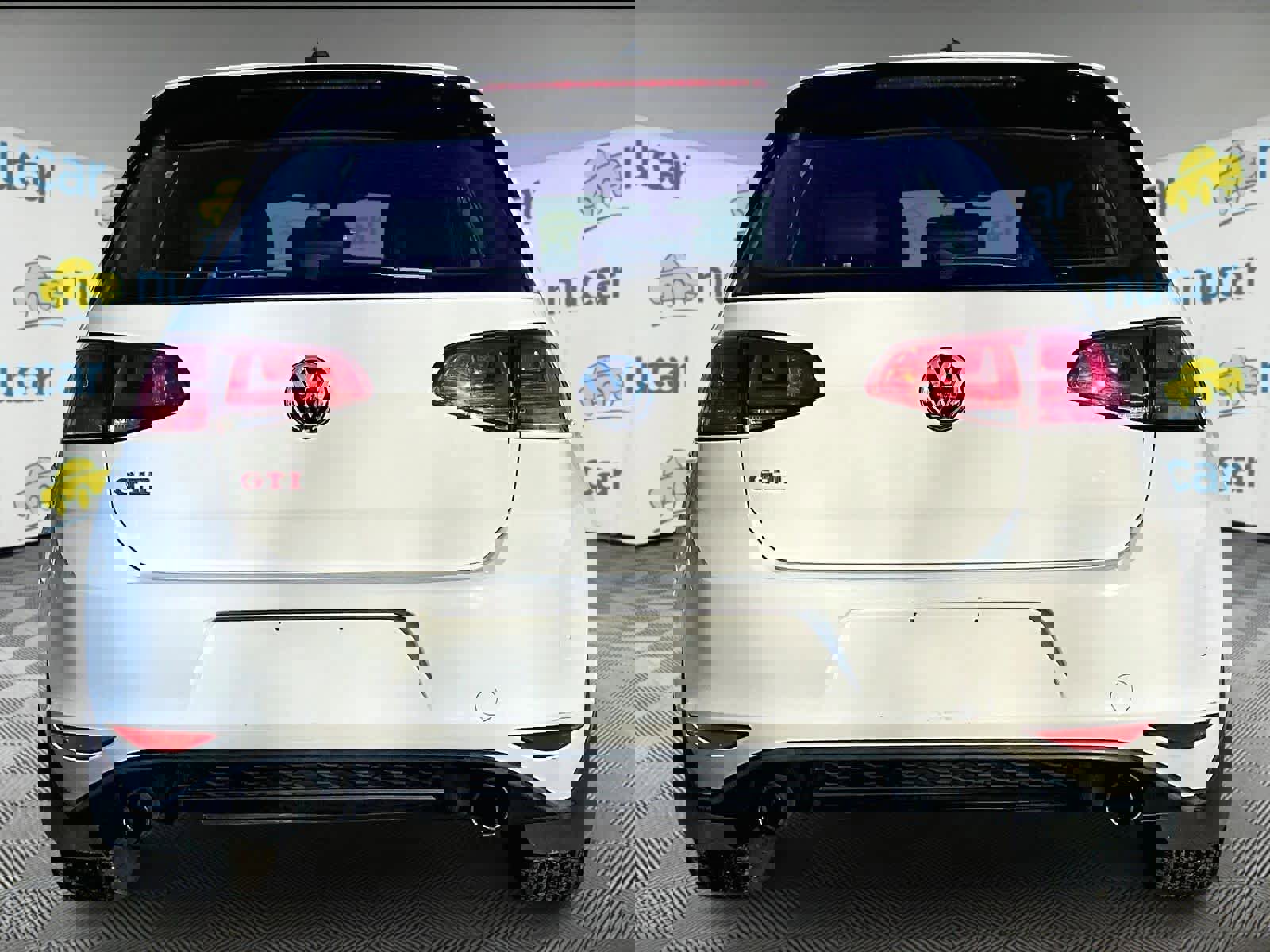 Used 2017 Volkswagen GTI SE image 4