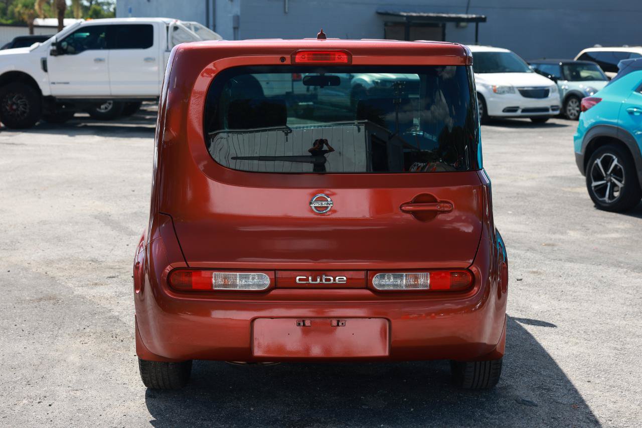 Used 2011 Nissan Cube 1.8 S w/ Interior Designer Pkg FWD image 9