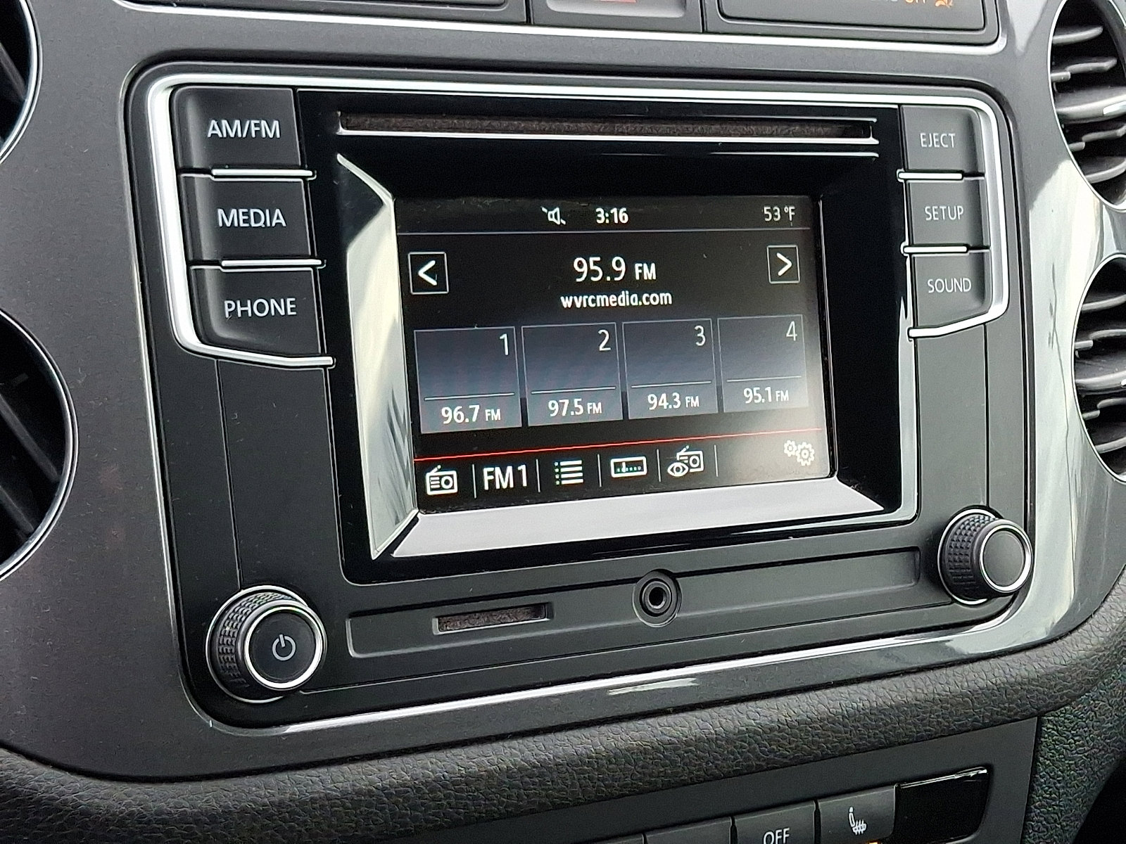 Used 2016 Volkswagen Tiguan S image 16