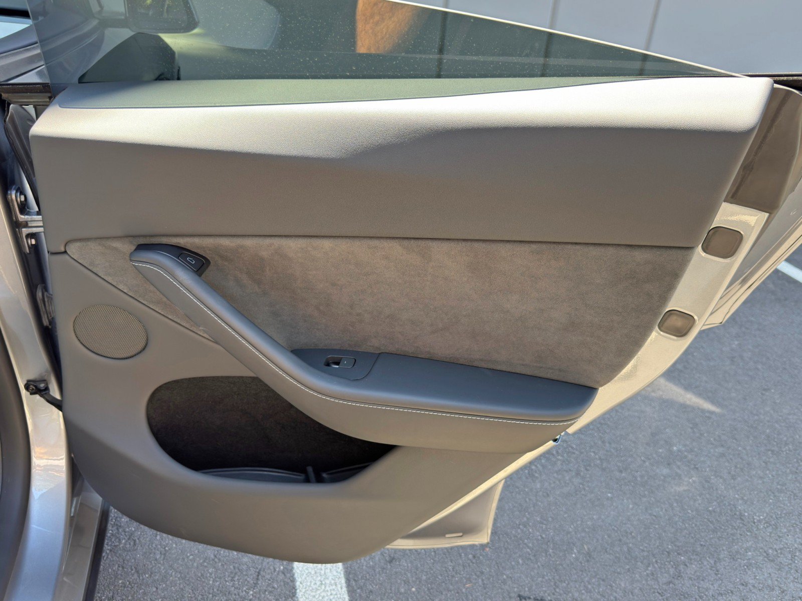 Used 2024 Tesla Model Y Long Range RWD image 45