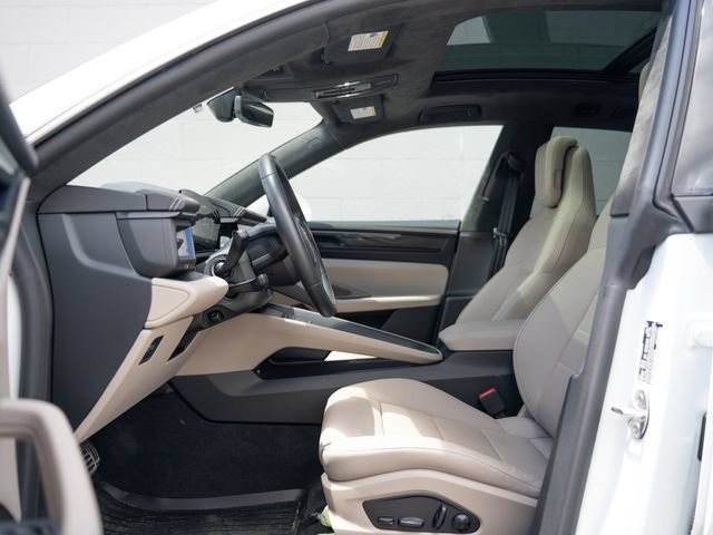 Certified 2024 Porsche Macan Turbo Electric AWD/4WD image 17