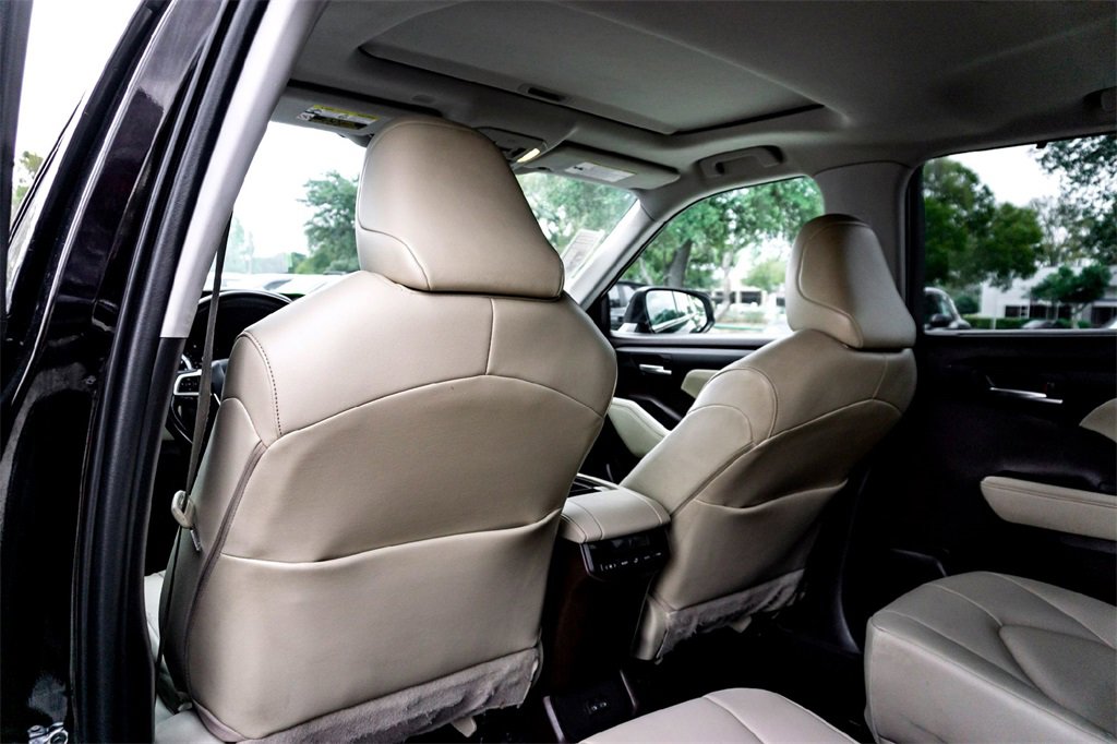 Used 2022 Toyota Highlander XLE image 28