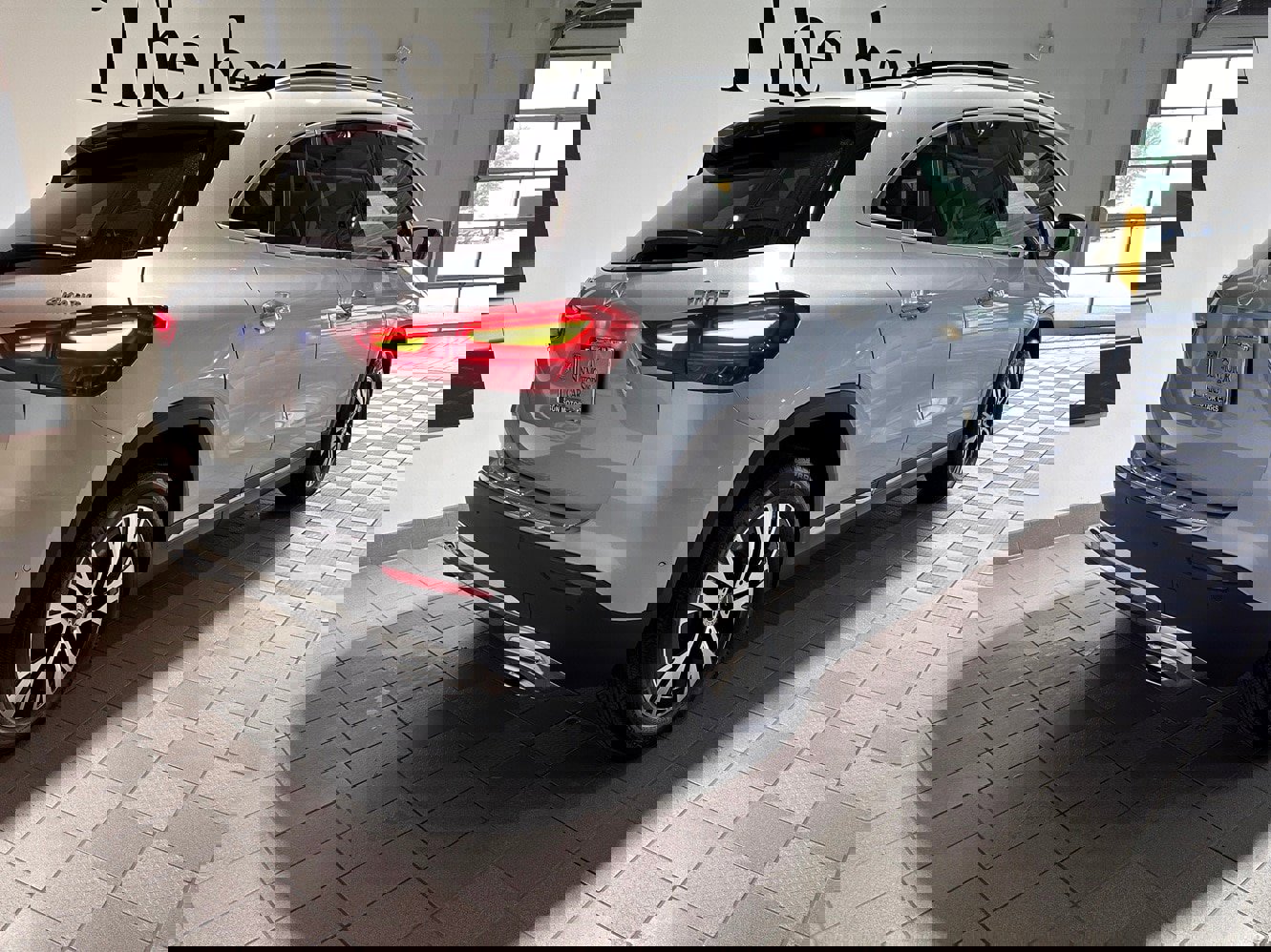 Used 2025 Mercedes-Benz GLA 250 4MATIC image 4