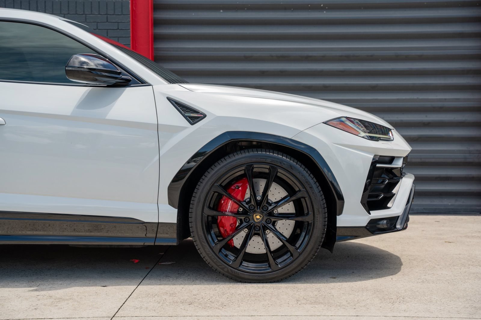 Used 2022 Lamborghini Urus AWD/4WD image 2