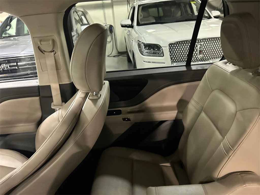 Used 2022 Lincoln Aviator AWD w/ Premium Package image 19