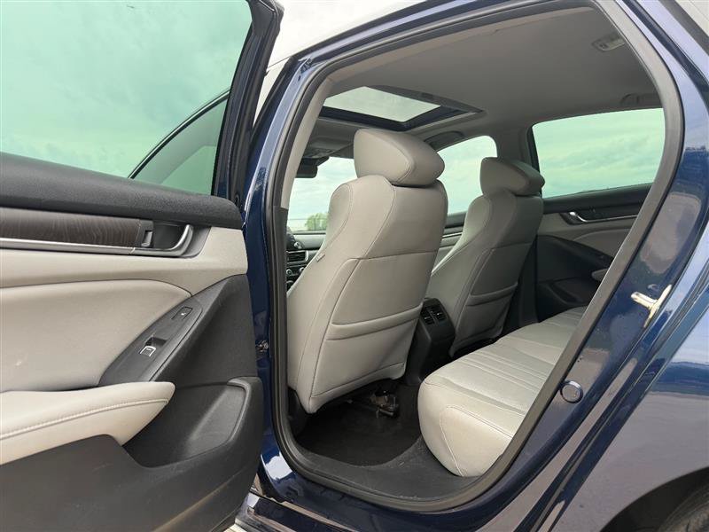 Used 2018 Honda Accord Touring image 15