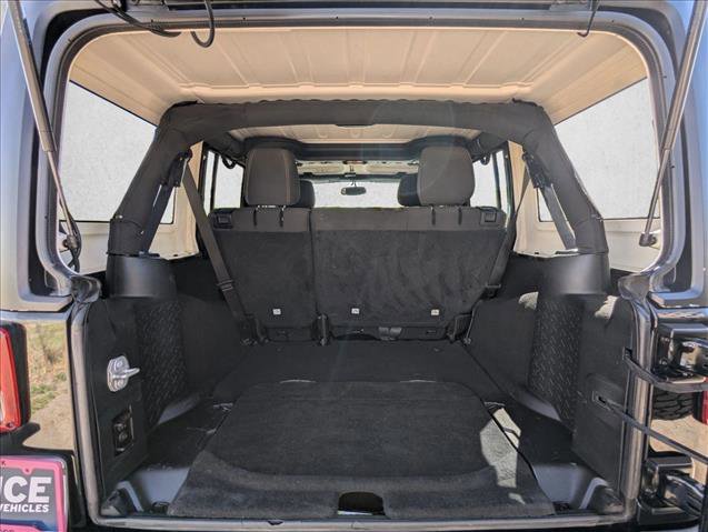 Used 2018 Jeep Wrangler Unlimited Sahara w/ Max Tow Package AWD/4WD image 6