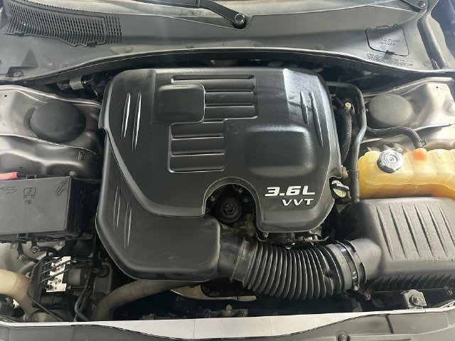 Used 2018 Chrysler 300 Limited RWD image 29
