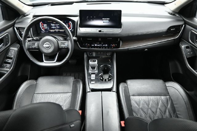 Used 2024 Nissan Rogue Platinum FWD image 11