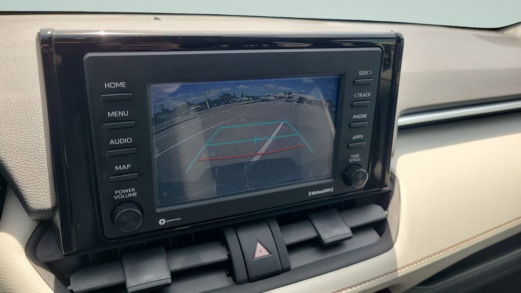 Used 2020 Toyota RAV4 XLE AWD/4WD image 17