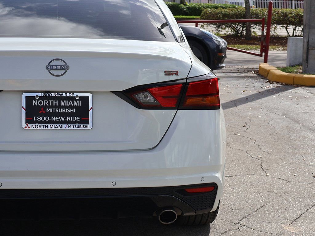 Used 2024 Nissan Altima 2.5 SR w/ SR Premium Package FWD image 14