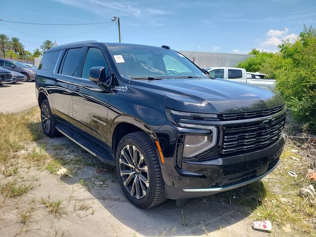 Used 2025 Chevrolet Suburban High Country AWD/4WD image 4