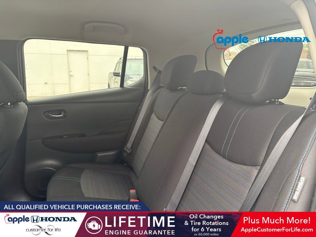 Used 2020 Nissan Leaf SV w/ SV Technology Package FWD image 5