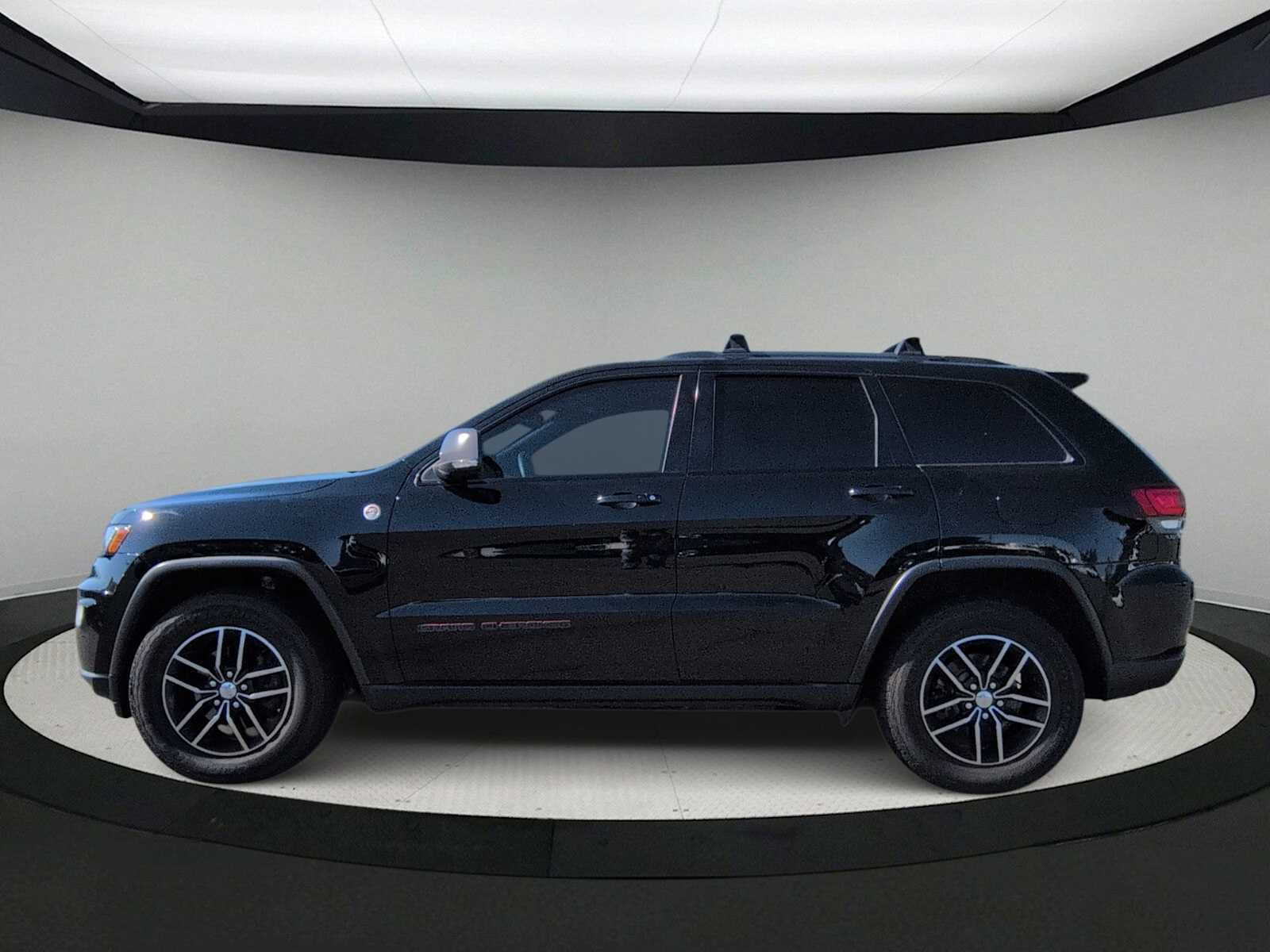 Used 2017 Jeep Grand Cherokee Trailhawk AWD/4WD image 5