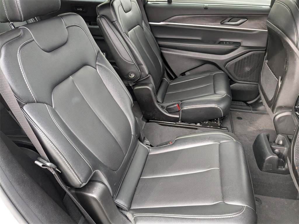 Used 2024 Jeep Grand Cherokee L Limited w/ Luxury Tech Group II image 35