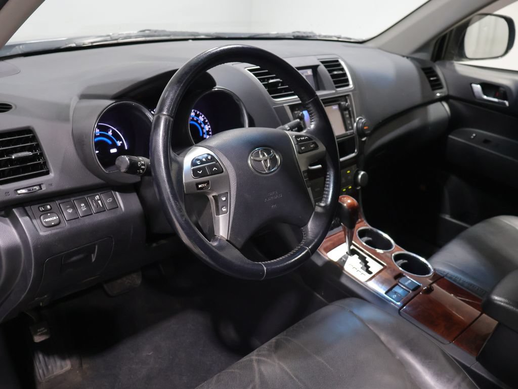 Used 2013 Toyota Highlander Limited AWD/4WD image 17