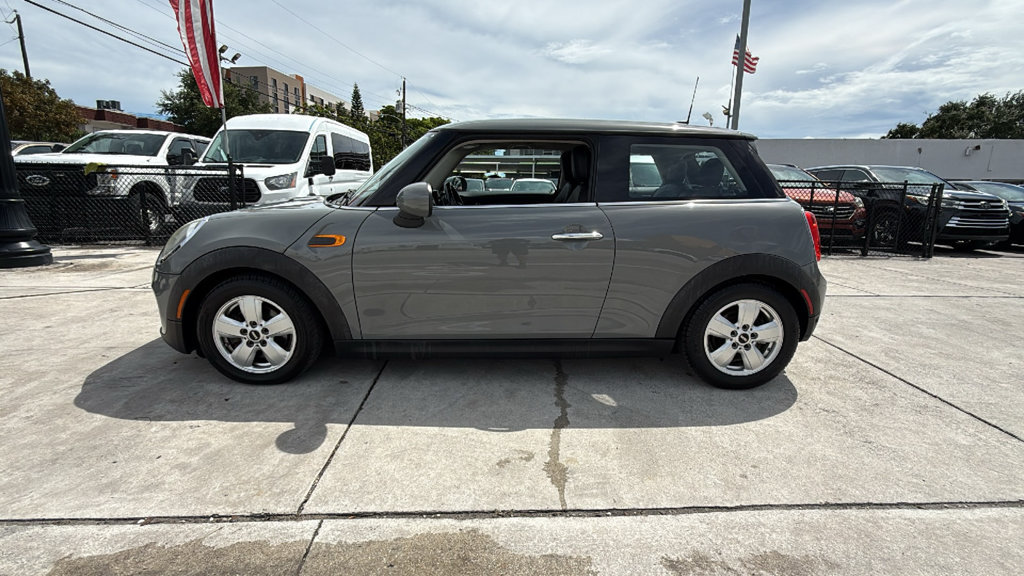 Used 2019 MINI Cooper 2-Door Hardtop w/ Signature Upholstery Package FWD image 11