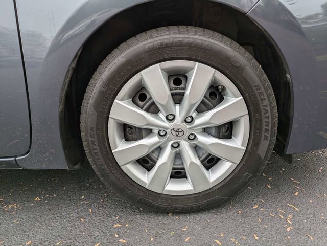 Used 2015 Toyota Corolla LE image 11
