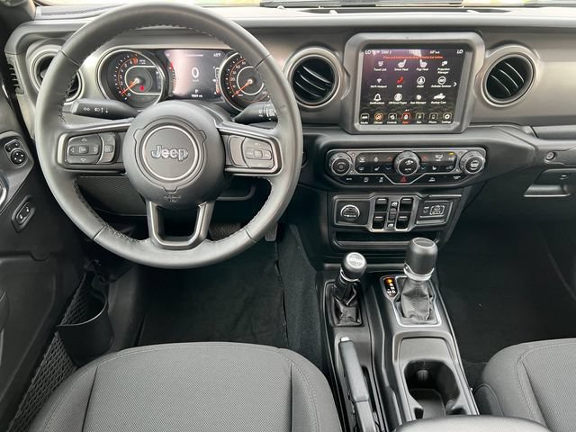 Used 2023 Jeep Gladiator Sport AWD/4WD image 3
