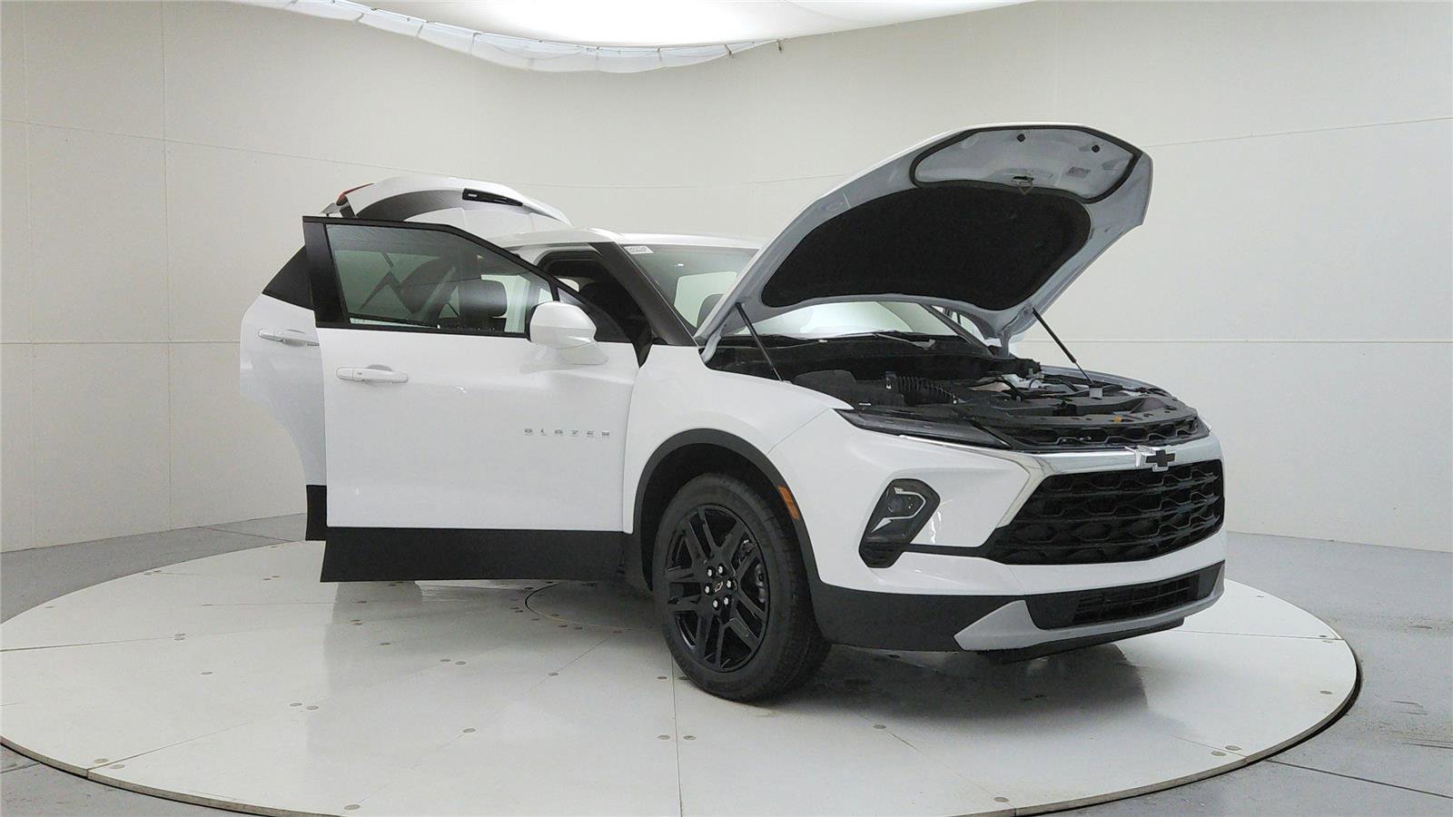 Used 2025 Chevrolet Blazer LT image 9