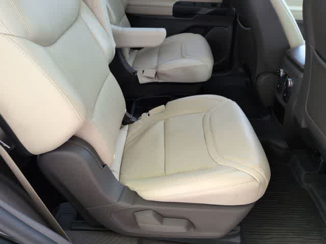 Used 2020 Ford Explorer Platinum w/ Premium Technology Package AWD/4WD image 20