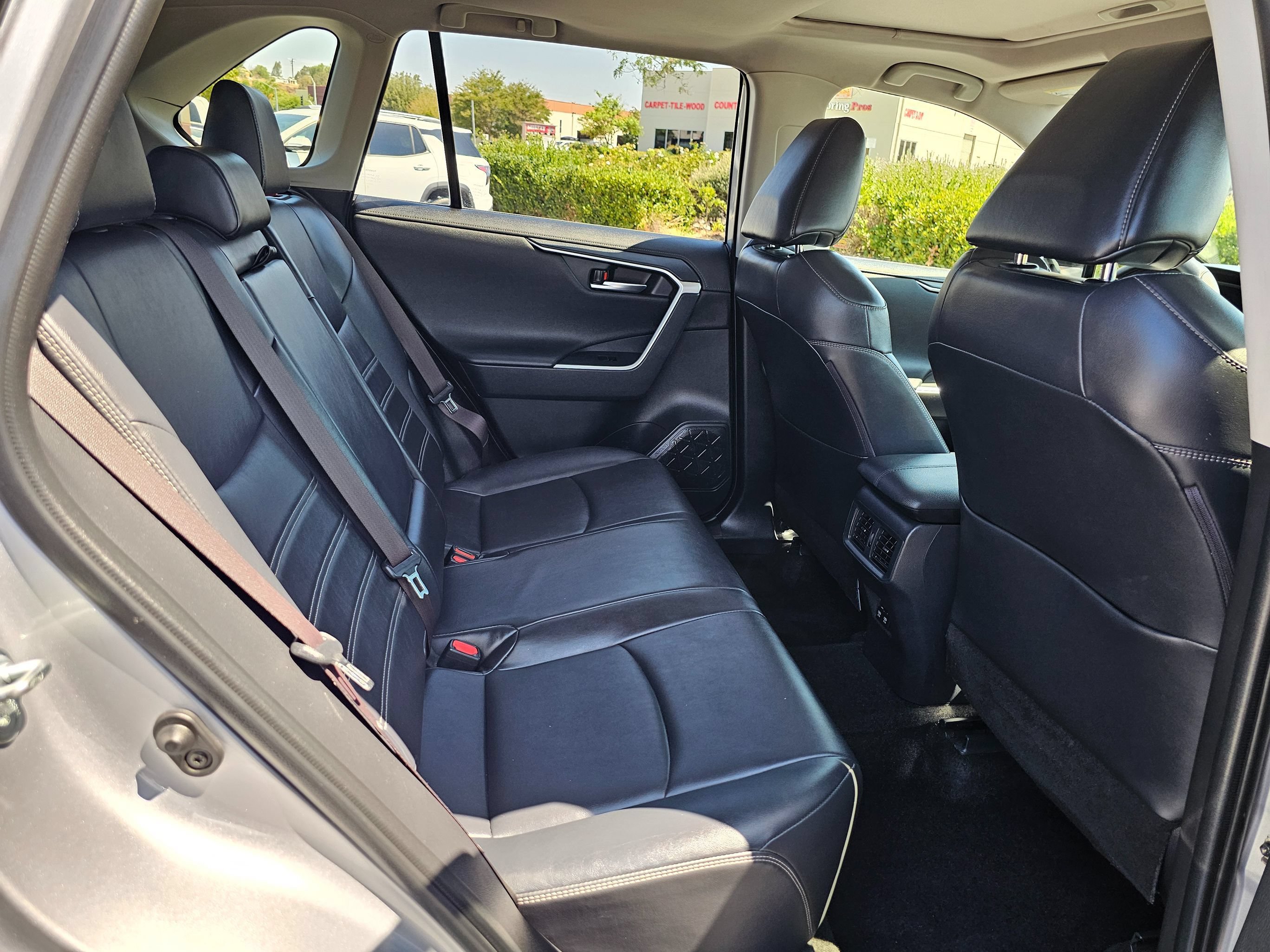 Used 2019 Toyota RAV4 Limited w/ Carpet Mat Package FWD image 30