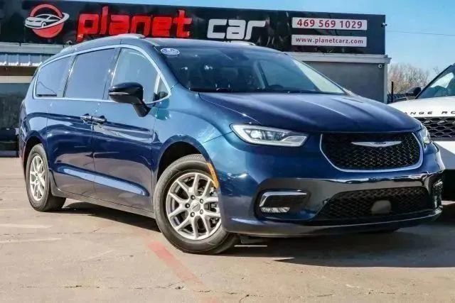 Used 2021 Chrysler Pacifica Touring-L image 6