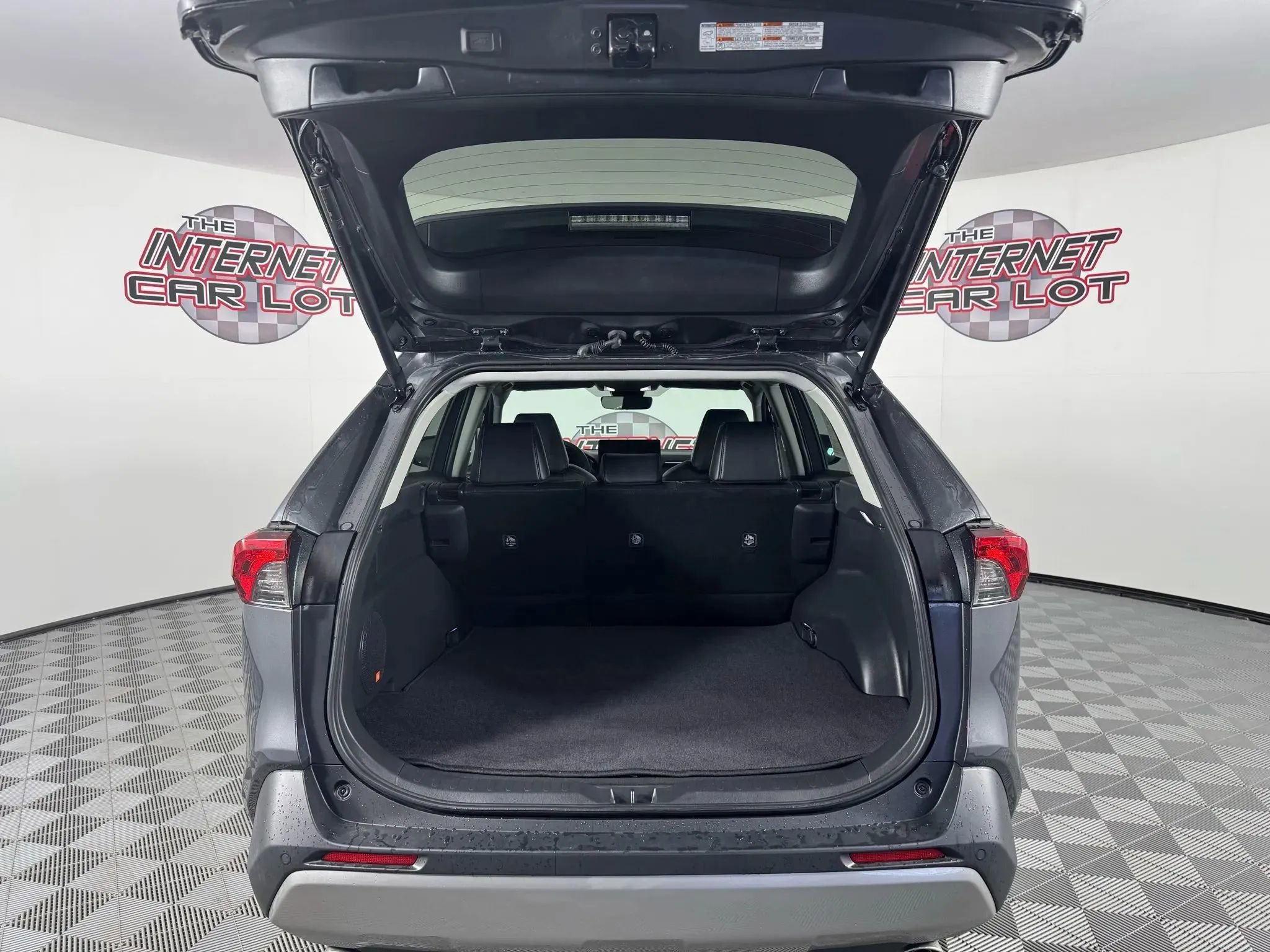 Used 2025 Toyota RAV4 Limited image 29