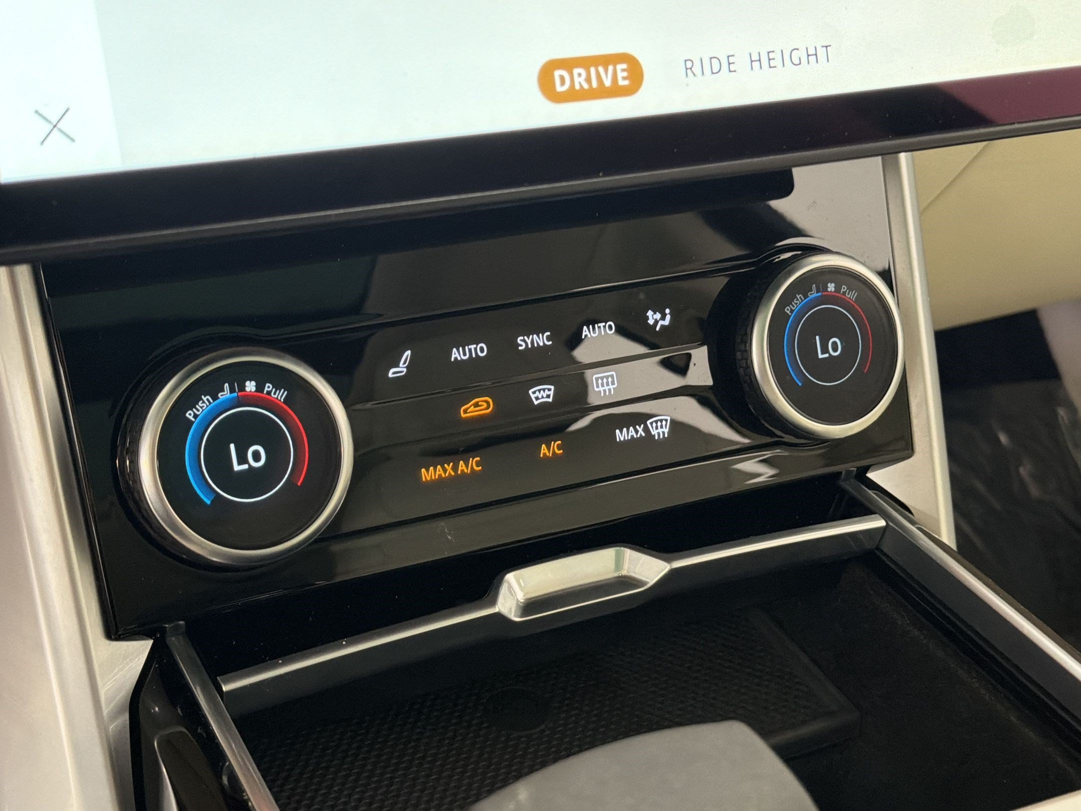 Used 2023 Land Rover Range Rover SE AWD/4WD image 19