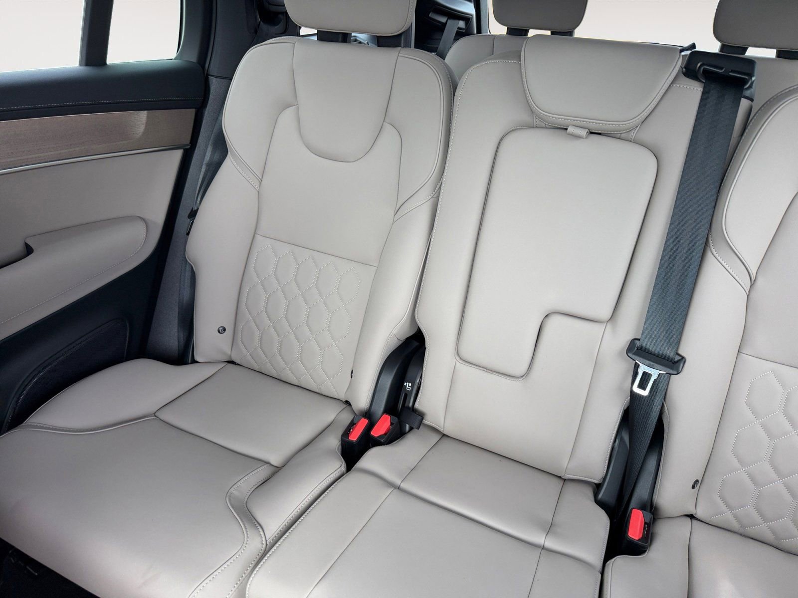 New 2026 Volvo XC90 T8 Plus image 13