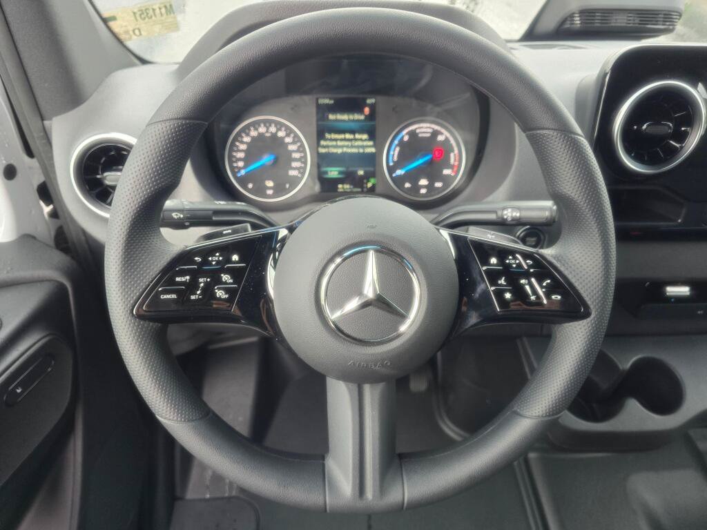 New 2025 Mercedes-Benz eSprinter 170 Cargo image 33
